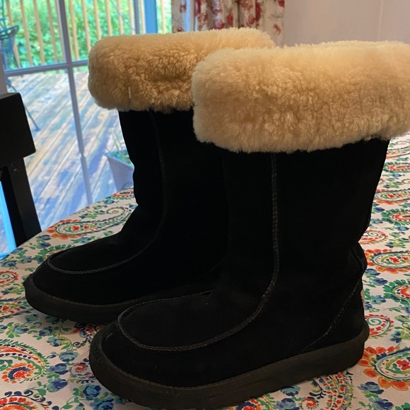 Child size 2 Black Suede UG Boots with Cream Fur Lining - Picture 1 of 9